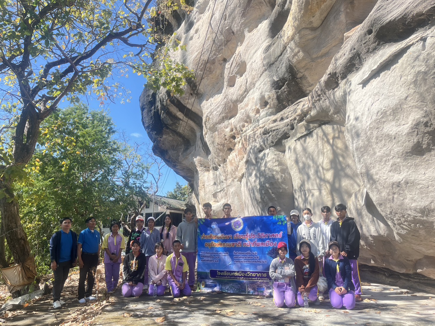 ภาพกลุ่มศึกษาแหล่งท่องเที่ยวเชิงศาสนาและวัฒนธรรม